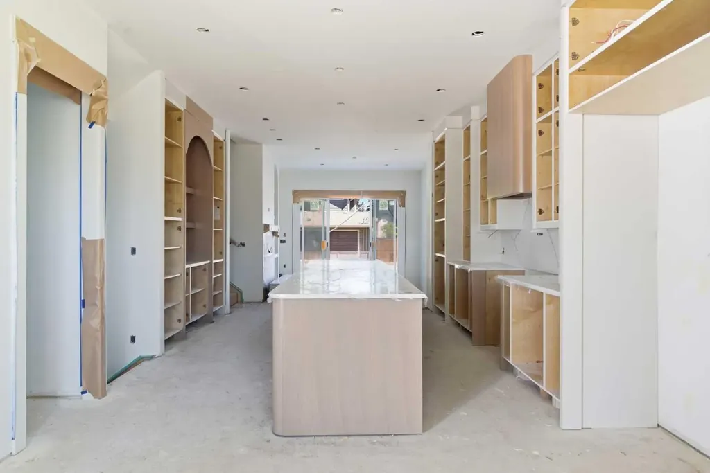 2716 3 Avenue NW Calgary AB T2N 0L7