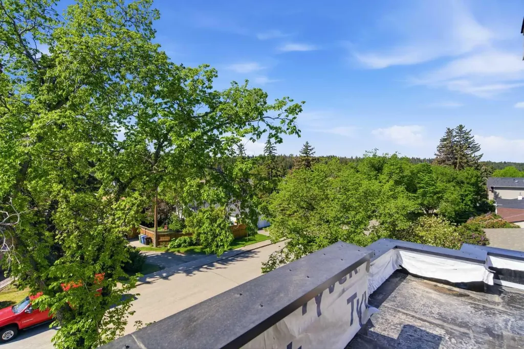 2716 3 Avenue NW Calgary AB T2N 0L7
