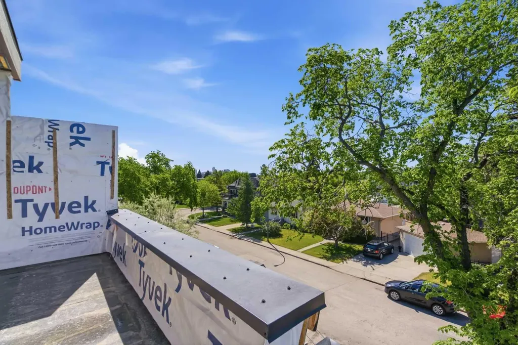 2716 3 Avenue NW Calgary AB T2N 0L7