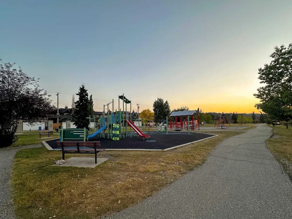 2716 3 Avenue NW Calgary AB T2N 0L7