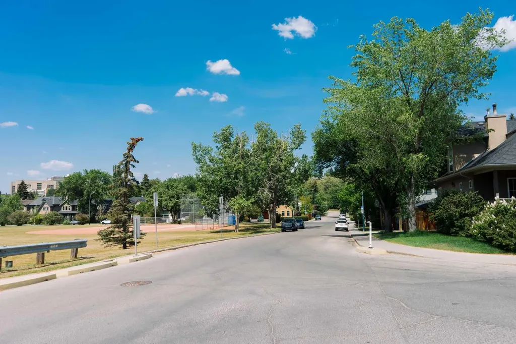 2716 3 Avenue NW Calgary AB T2N 0L7