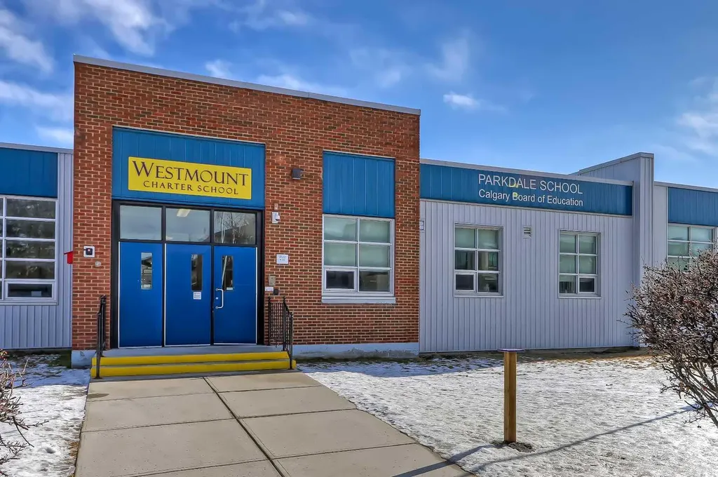2716 3 Avenue NW Calgary AB T2N 0L7