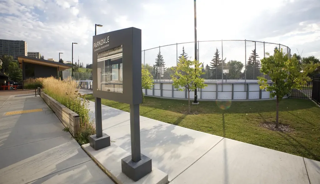 2716 3 Avenue NW Calgary AB T2N 0L7