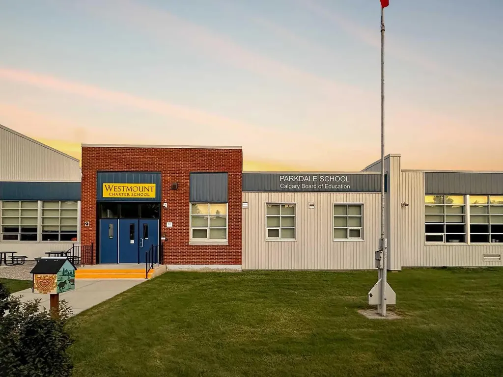 2716 3 Avenue NW Calgary AB T2N 0L7
