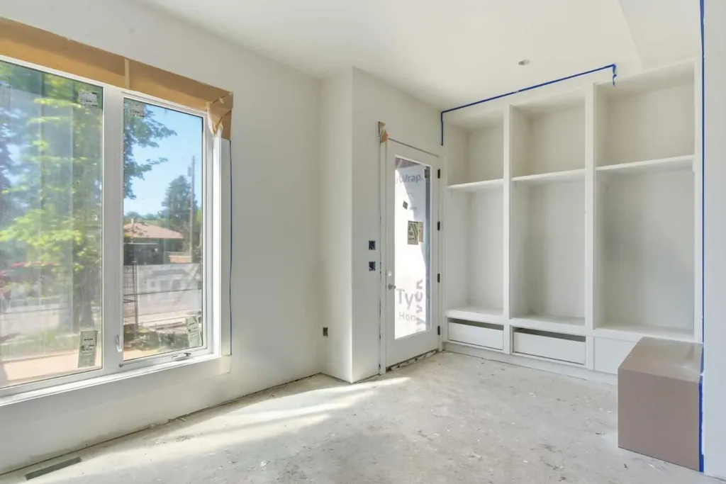 2716 3 Avenue NW Calgary AB T2N 0L7