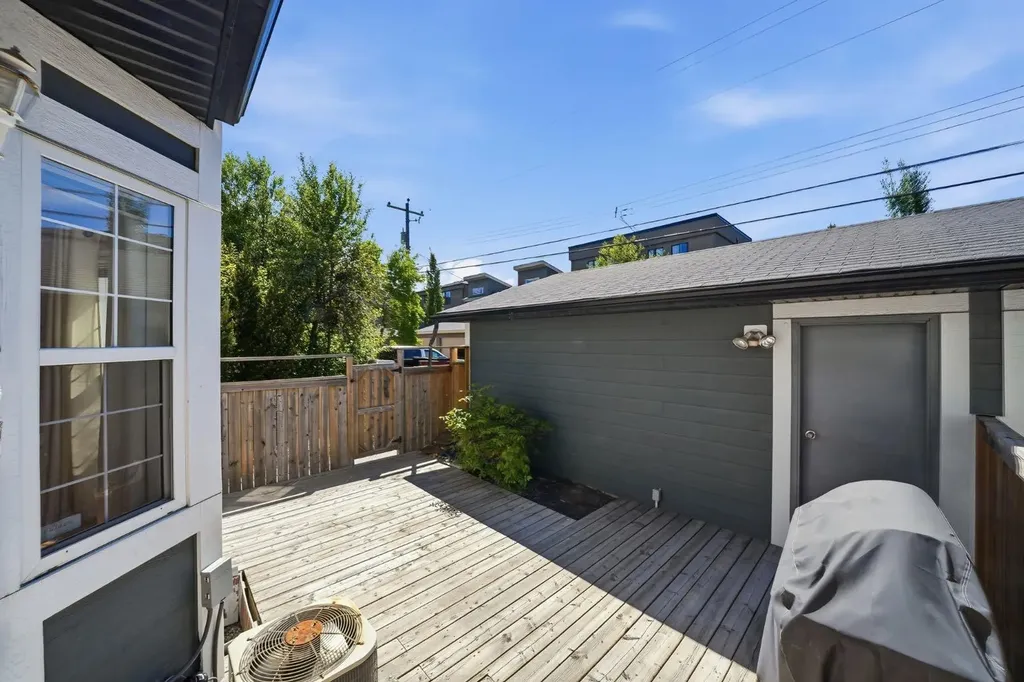 1925 35 Street SW Calgary AB T3E 2X4