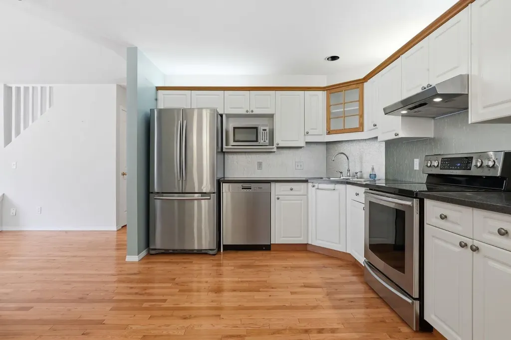 1925 35 Street SW Calgary AB T3E 2X4