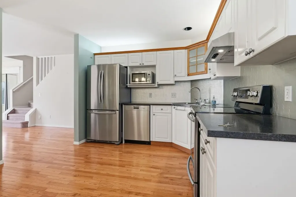 1925 35 Street SW Calgary AB T3E 2X4