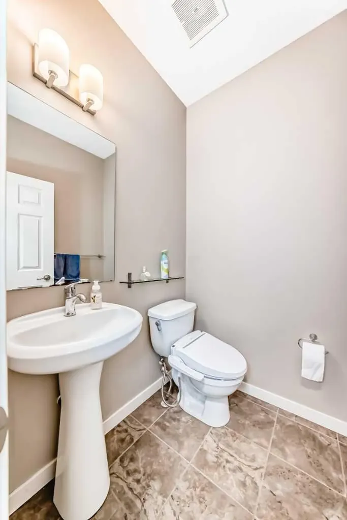 109 New Brighton Park SE Calgary AB T2Z 1B2