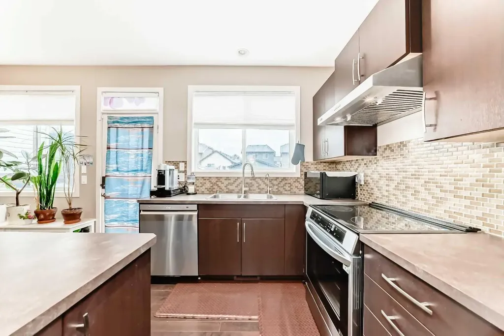 109 New Brighton Park SE Calgary AB T2Z 1B2