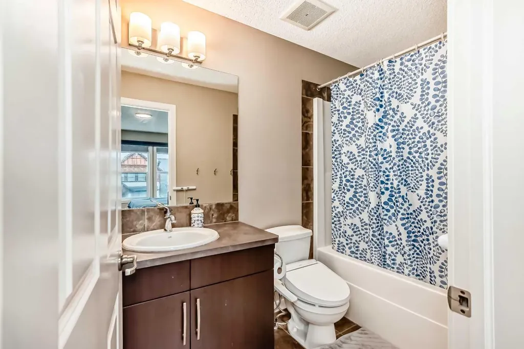 109 New Brighton Park SE Calgary AB T2Z 1B2