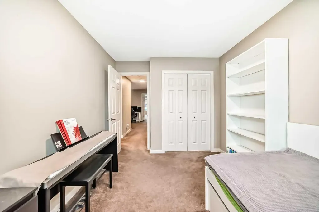 109 New Brighton Park SE Calgary AB T2Z 1B2