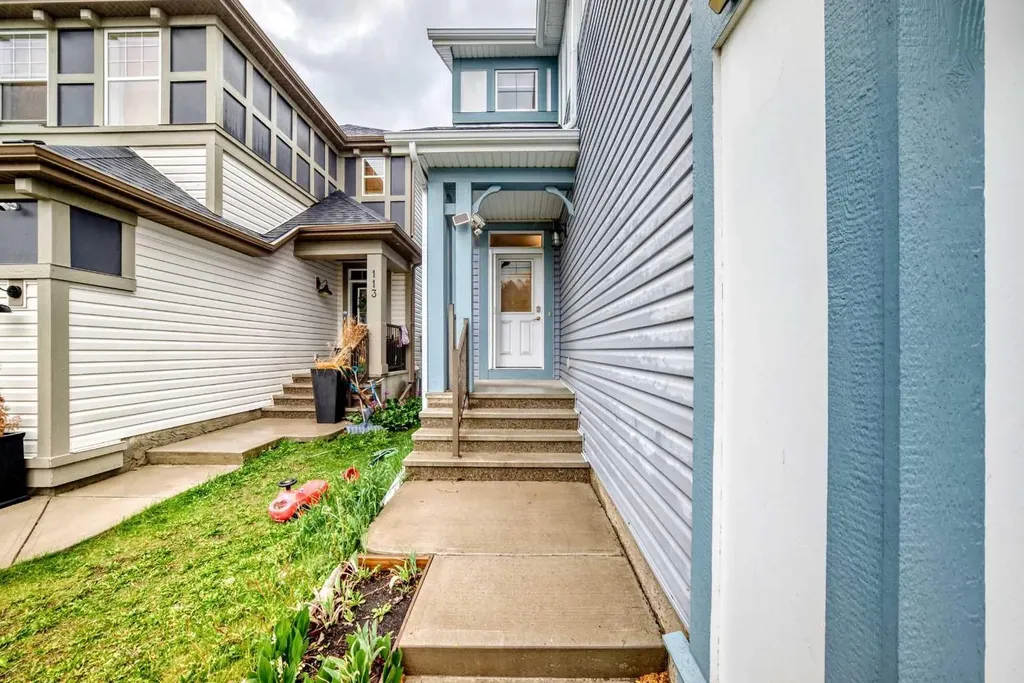 109 New Brighton Park SE Calgary AB T2Z 1B2