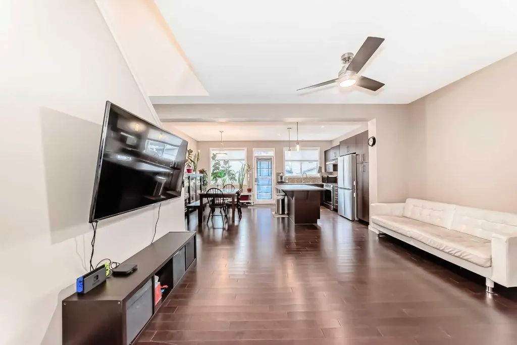 109 New Brighton Park SE Calgary AB T2Z 1B2