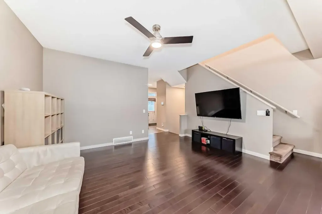 109 New Brighton Park SE Calgary AB T2Z 1B2
