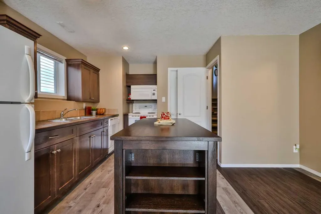 308 Tartan Circle W Lethbridge AB T1J 0Z1