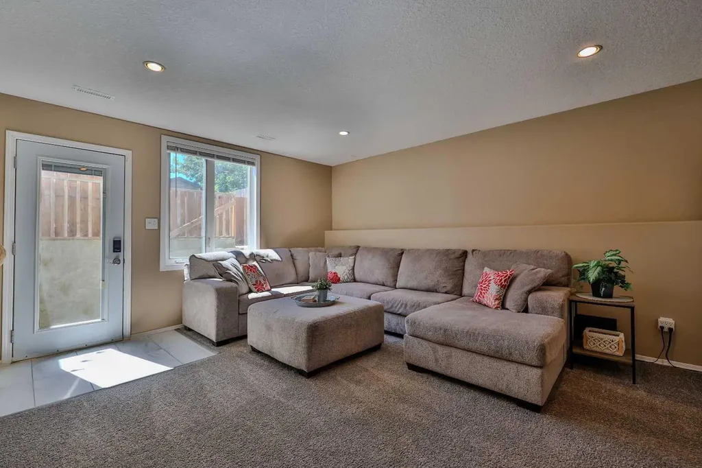 308 Tartan Circle W Lethbridge AB T1J 0Z1