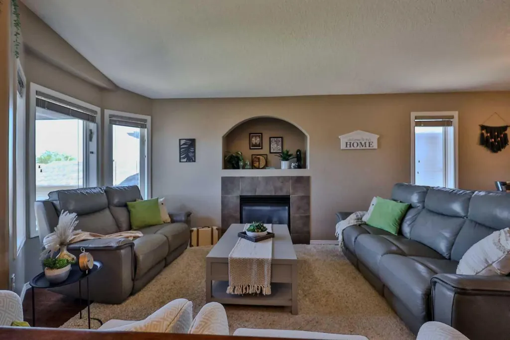 308 Tartan Circle W Lethbridge AB T1J 0Z1