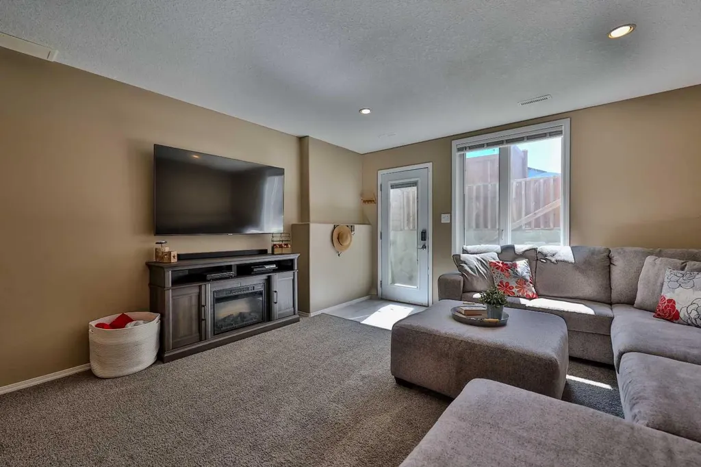308 Tartan Circle W Lethbridge AB T1J 0Z1