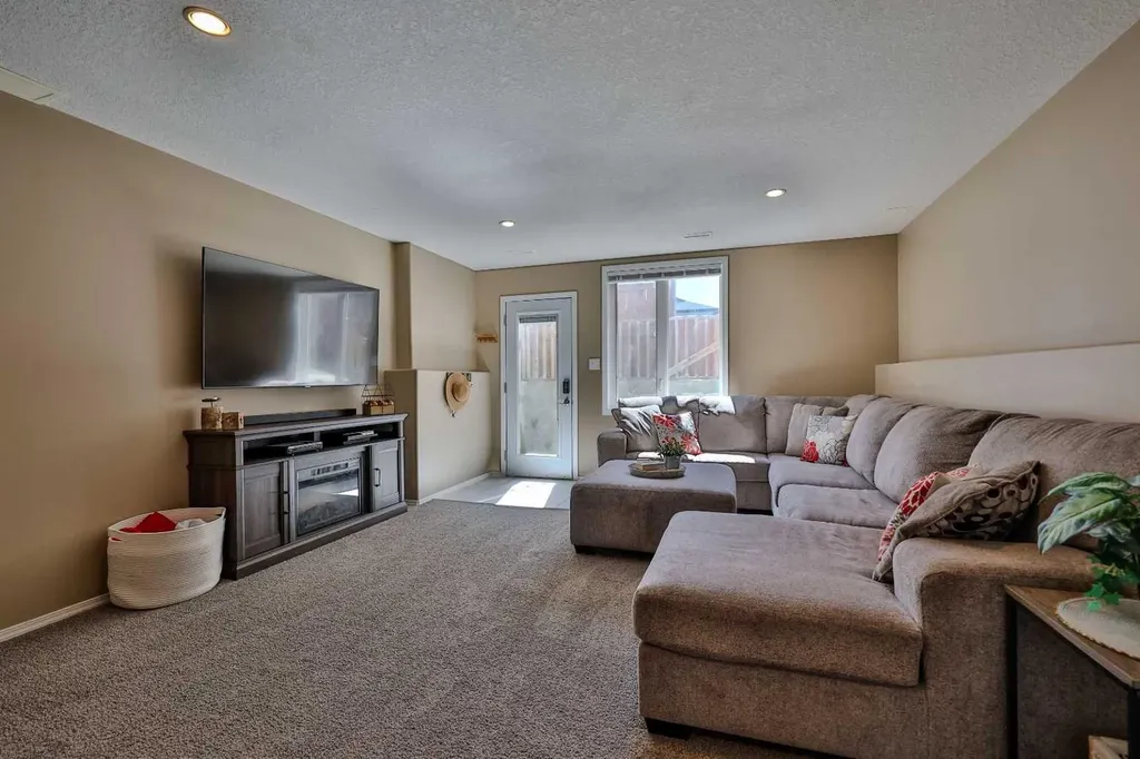 308 Tartan Circle W Lethbridge AB T1J 0Z1