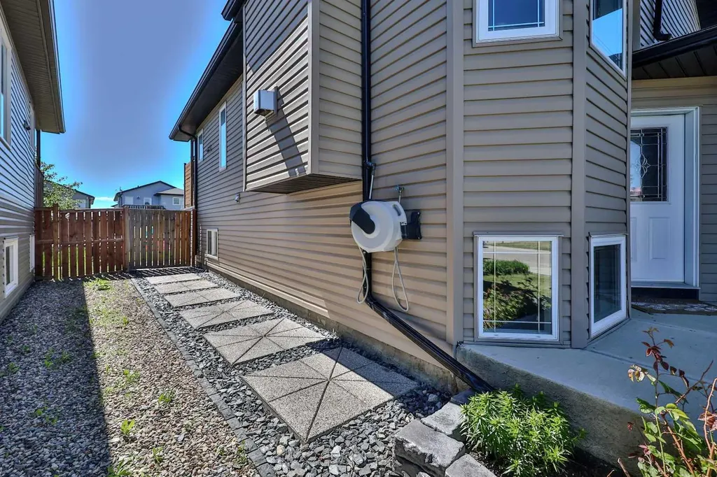 308 Tartan Circle W Lethbridge AB T1J 0Z1
