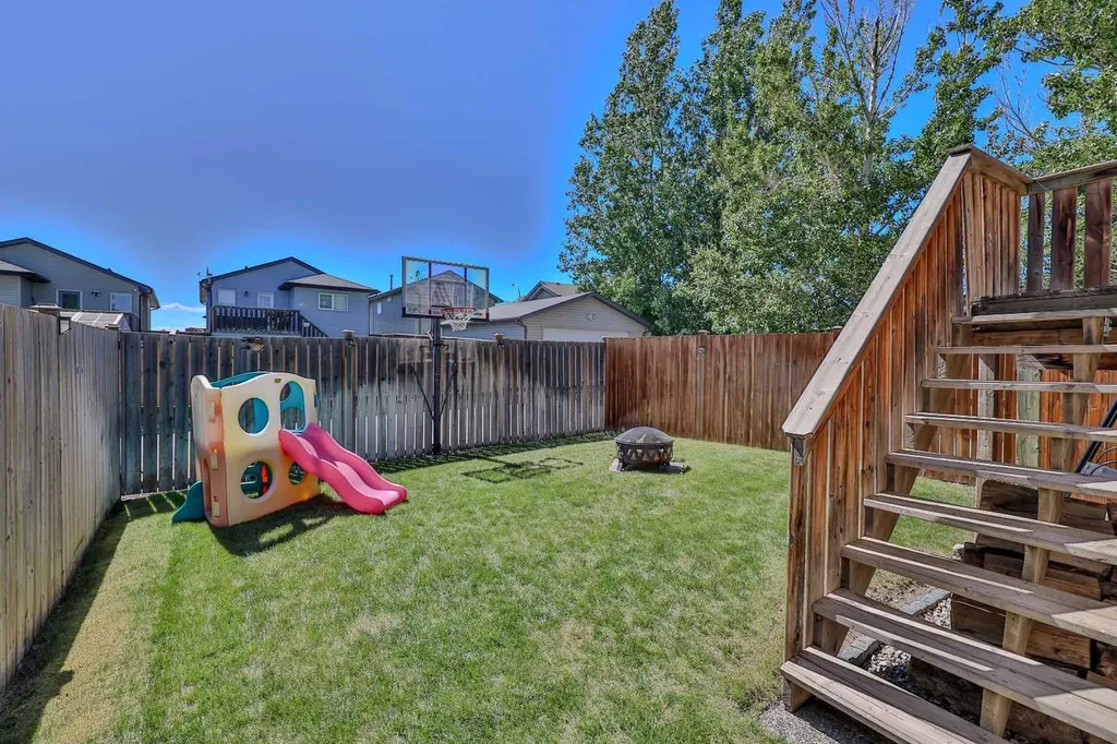 308 Tartan Circle W Lethbridge AB T1J 0Z1