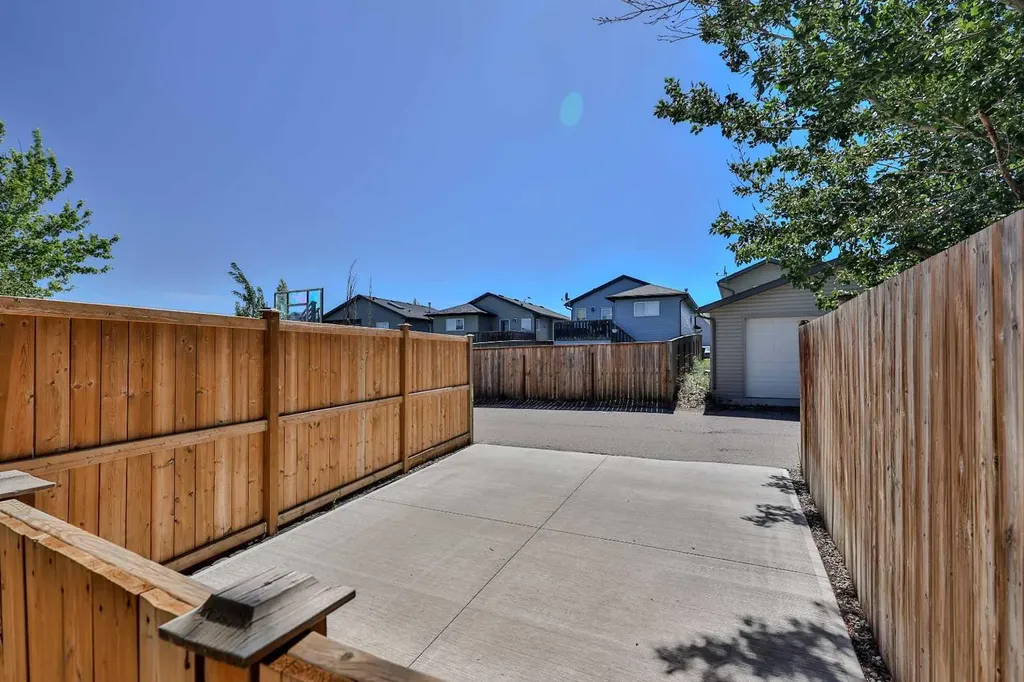 308 Tartan Circle W Lethbridge AB T1J 0Z1