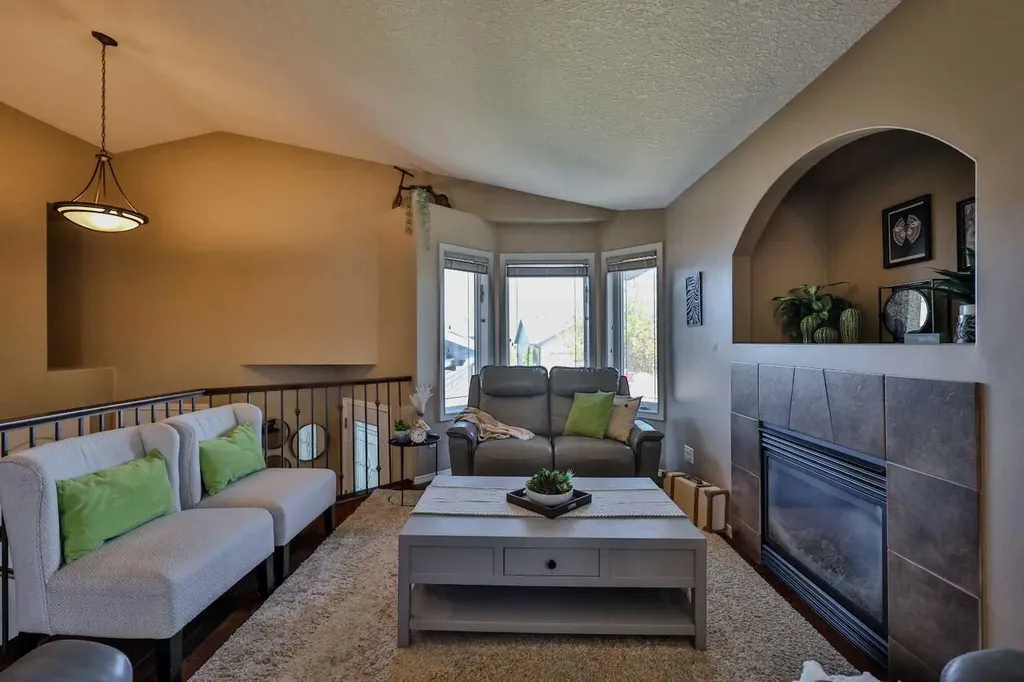 308 Tartan Circle W Lethbridge AB T1J 0Z1