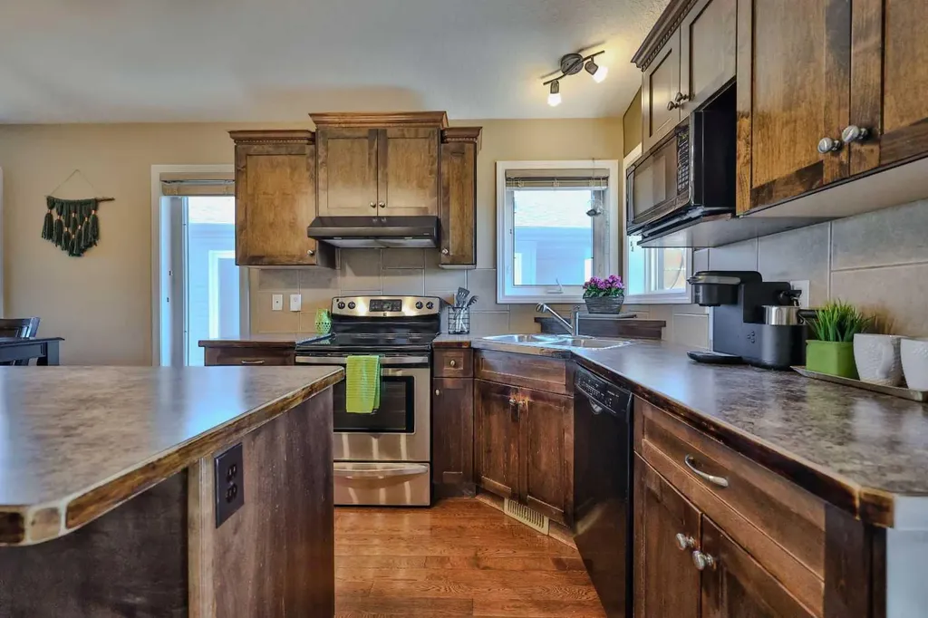 308 Tartan Circle W Lethbridge AB T1J 0Z1