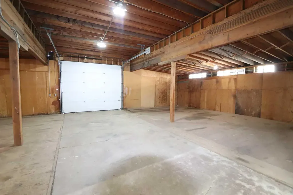 5306 50 Street Ponoka AB T4J 1H4