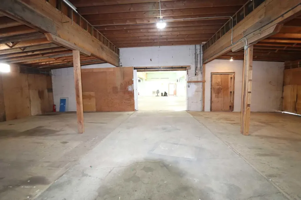 5306 50 Street Ponoka AB T4J 1H4