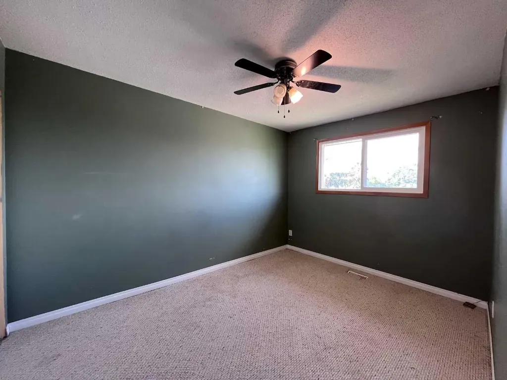 10012 79 Avenue Grande Prairie AB T8V4E8