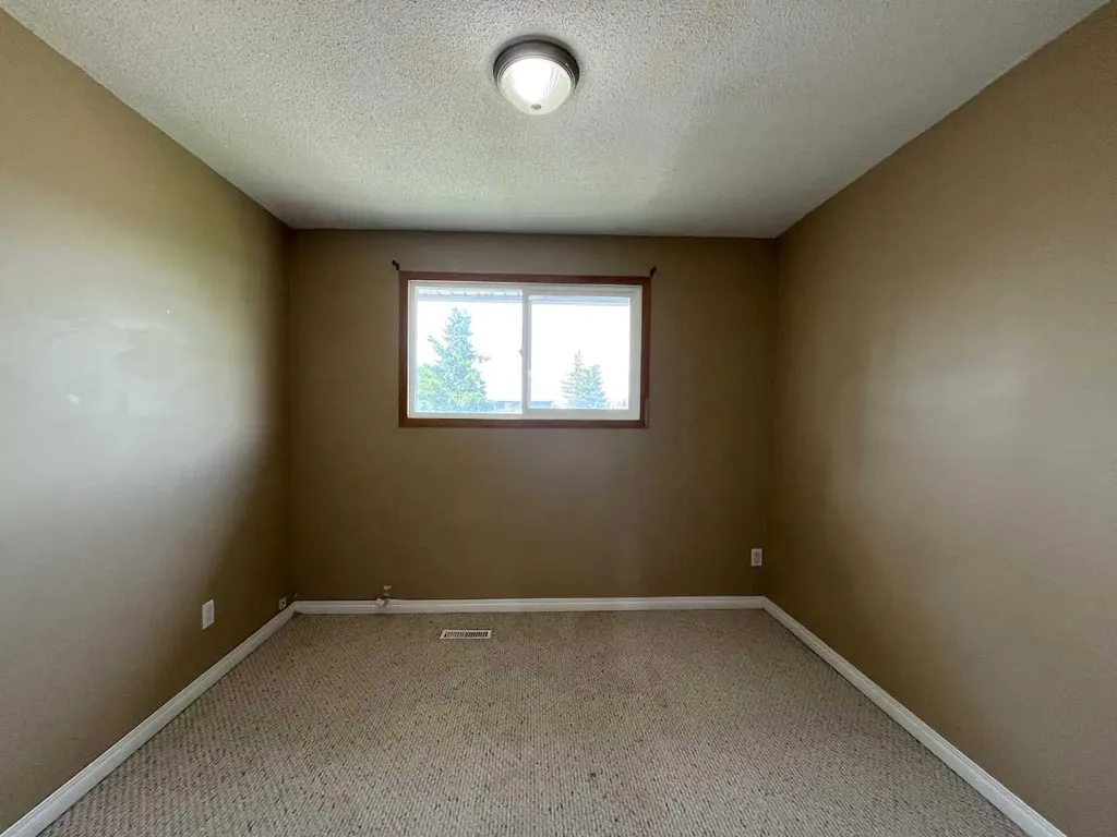 10012 79 Avenue Grande Prairie AB T8V4E8
