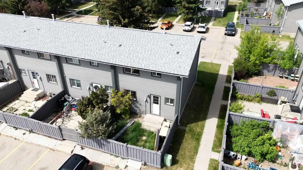 10012 79 Avenue Grande Prairie AB T8V4E8