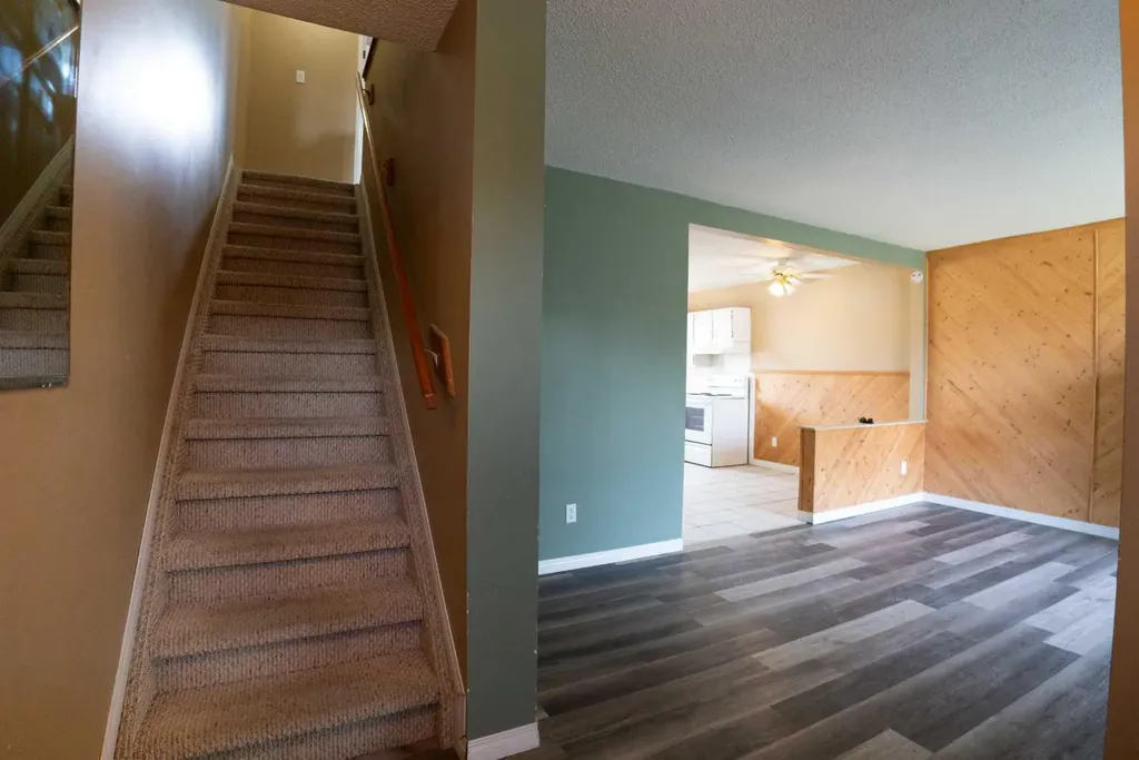 10012 79 Avenue Grande Prairie AB T8V4E8