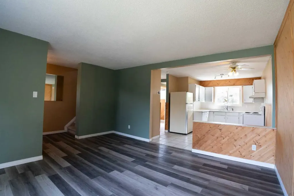 10012 79 Avenue Grande Prairie AB T8V4E8