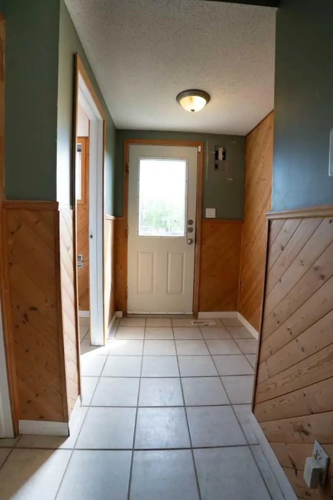 10012 79 Avenue Grande Prairie AB T8V4E8