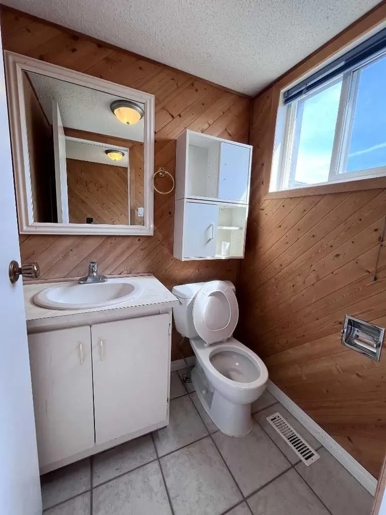 10012 79 Avenue Grande Prairie AB T8V4E8