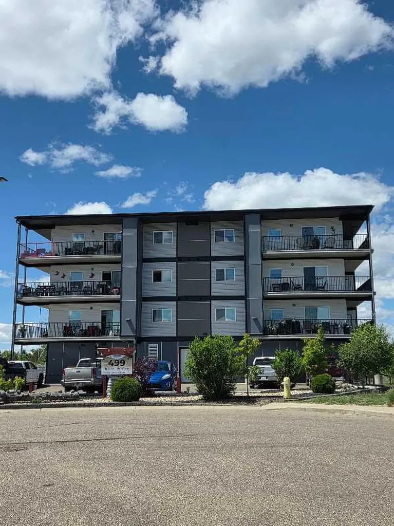 499 Meadow Lake Court E Brooks AB T1R 0Y7