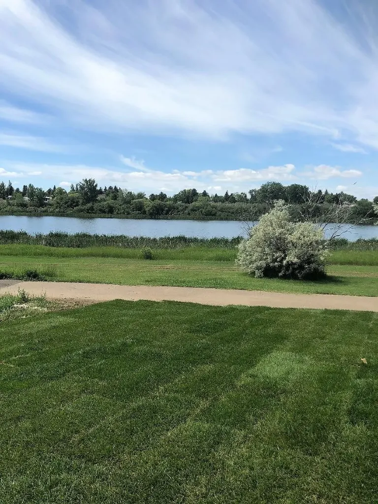 499 Meadow Lake Court E Brooks AB T1R 0Y7