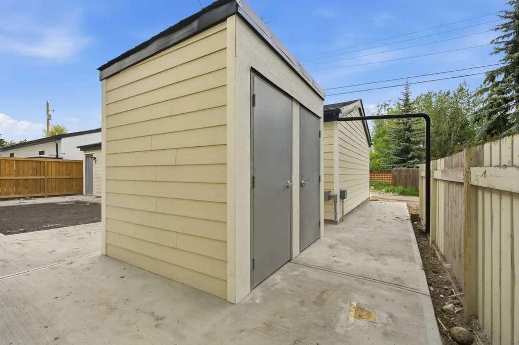 3432 Richmond Road SW Calgary AB T3E 4N6