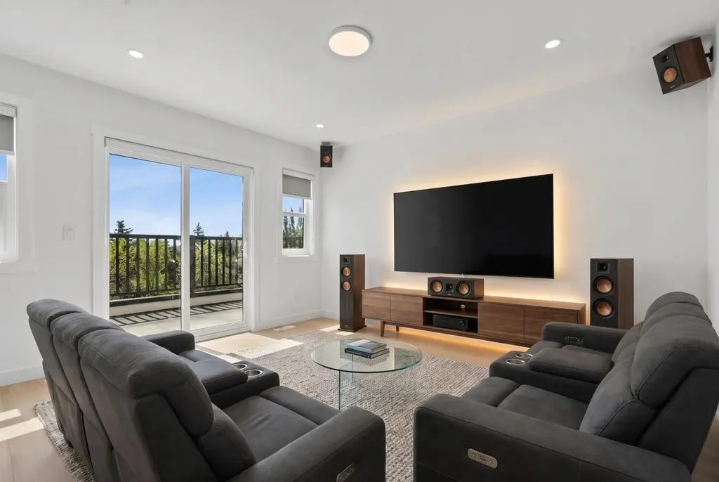 3432 Richmond Road SW Calgary AB T3E 4N6