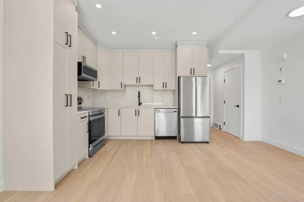 3432 Richmond Road SW Calgary AB T3E 4N6