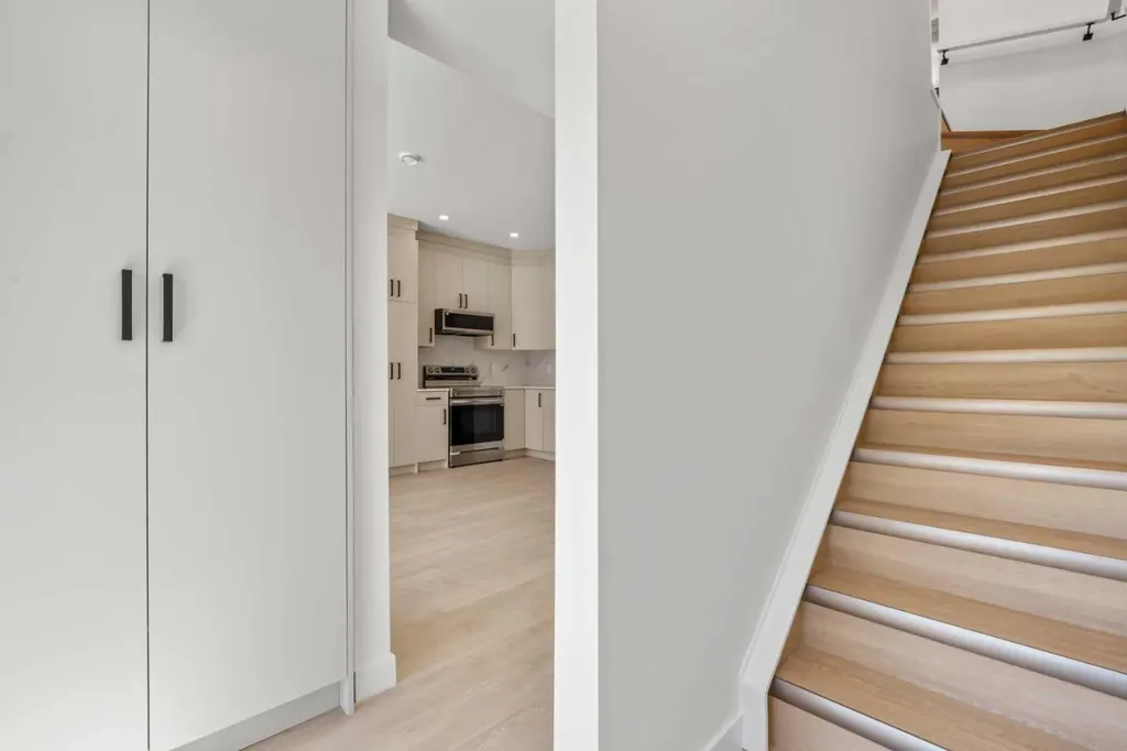 3432 Richmond Road SW Calgary AB T3E 4N6