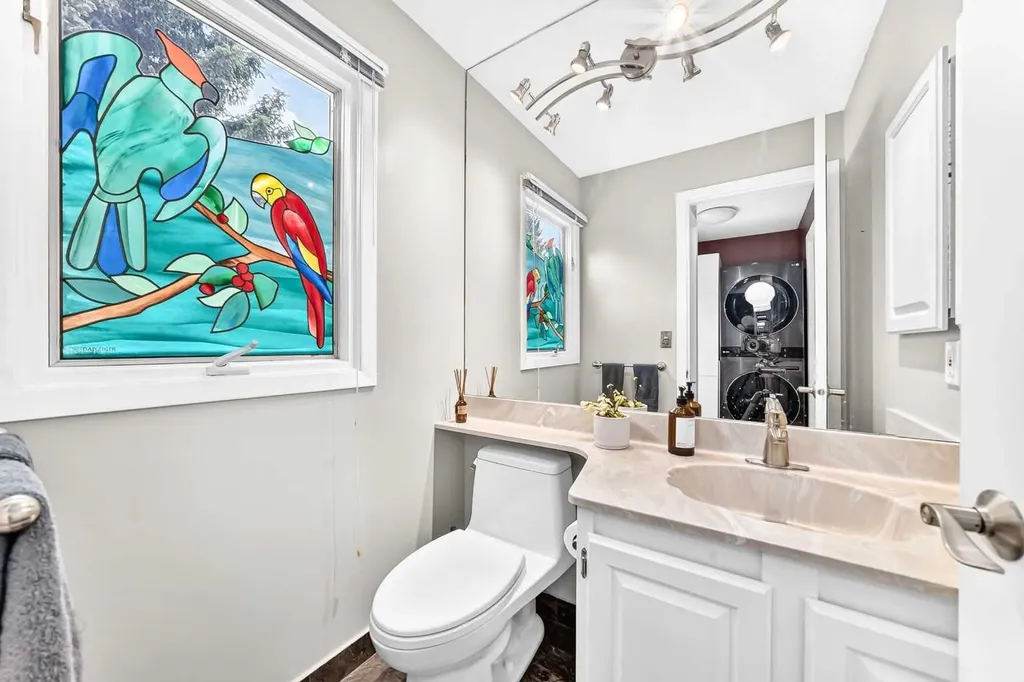 28 Woodmont Place SW Calgary AB T2W 4N3