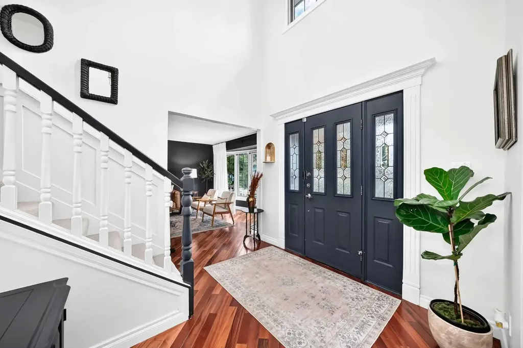 28 Woodmont Place SW Calgary AB T2W 4N3