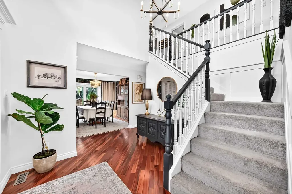28 Woodmont Place SW Calgary AB T2W 4N3