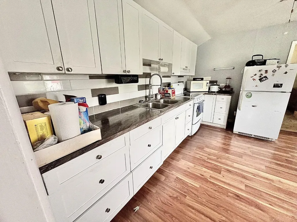210 1 Street E Empress AB T0J1E0
