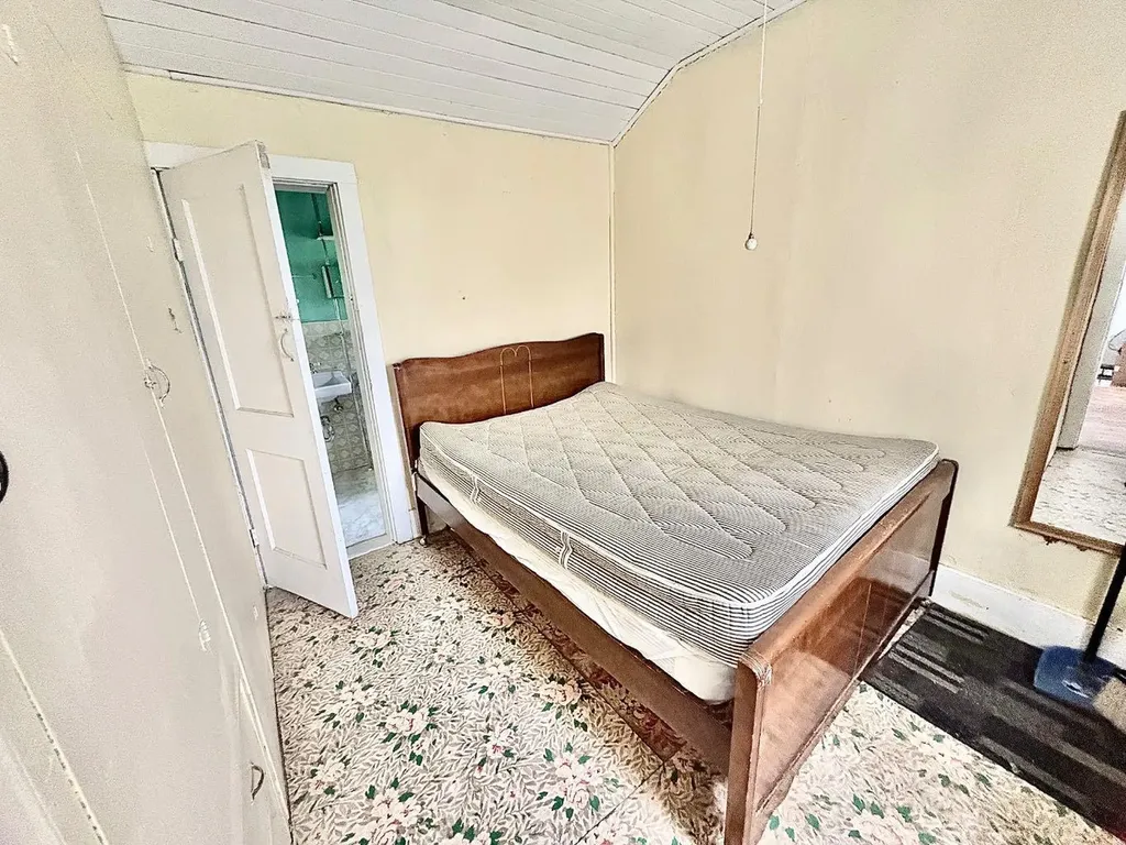 210 1 Street E Empress AB T0J1E0