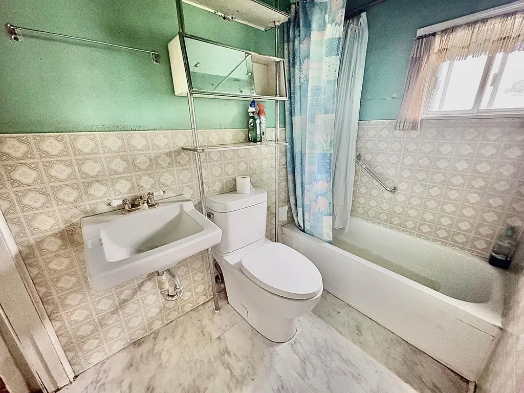 210 1 Street E Empress AB T0J1E0